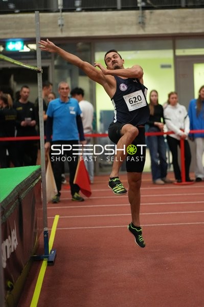 Athlet beim Weitsprung in München