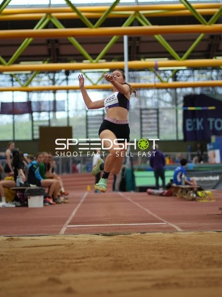 Athletin beim Weitsprung in München
