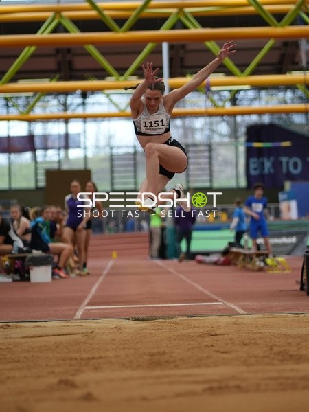 Athletin beim Weitsprung in München