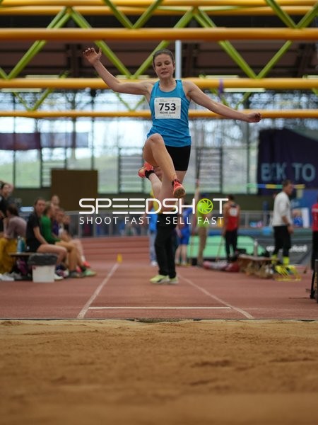 Athletin beim Weitsprung