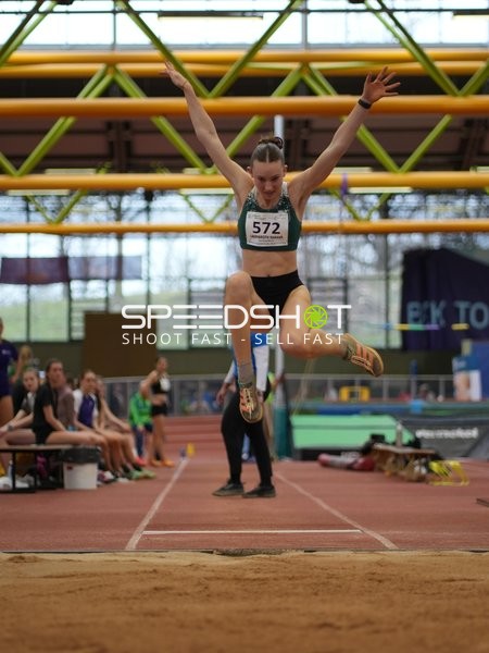 Athletin beim Weitsprung