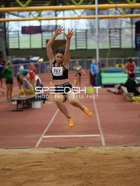 Athletin beim Weitsprung