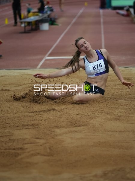 Athletin beim Weitsprung