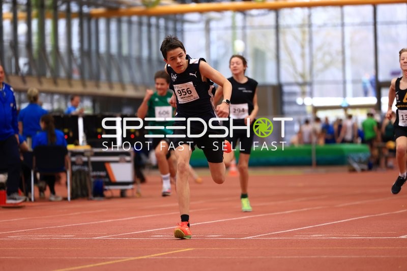 Junger Athlet sprintet in München