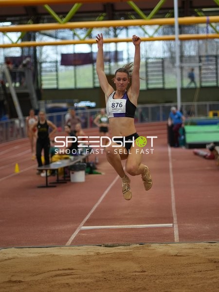Athletin beim Weitsprung in München