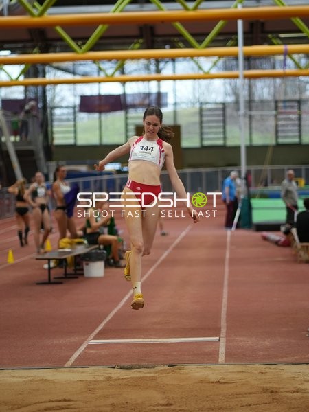 Athletin beim Weitsprung