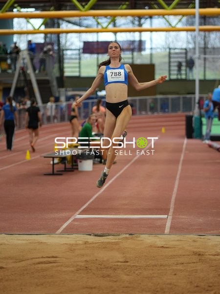 Athletin beim Weitsprung