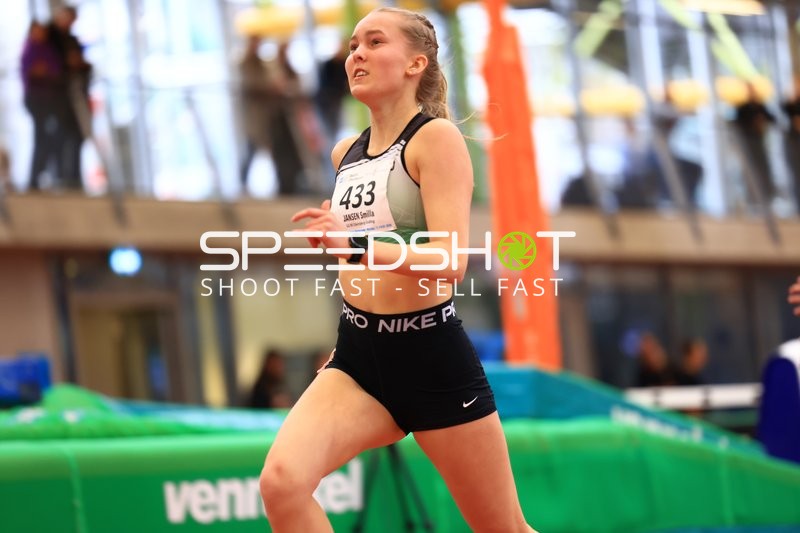 Athletin mit Startnummer 433 in Aktion