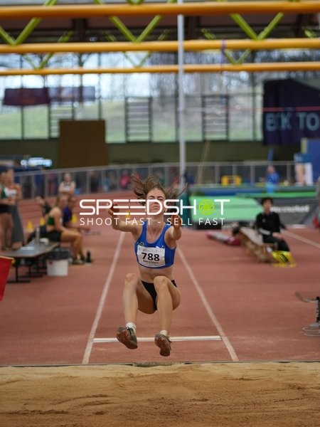 Athletin beim Weitsprung {788}