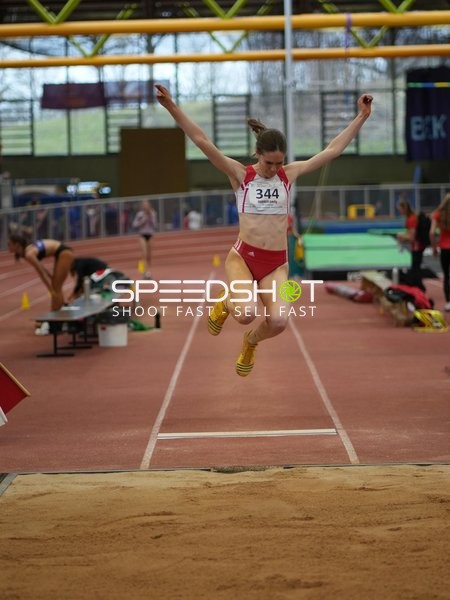 Athletin beim Weitsprung