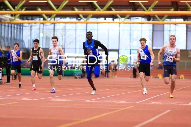 Sechs Sprinter in Aktion