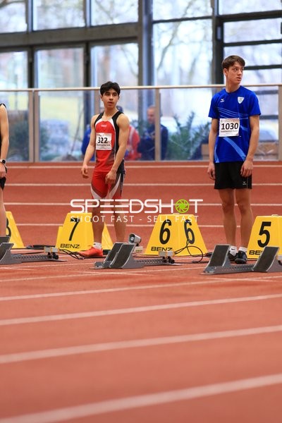 Athleten an Startblöcken