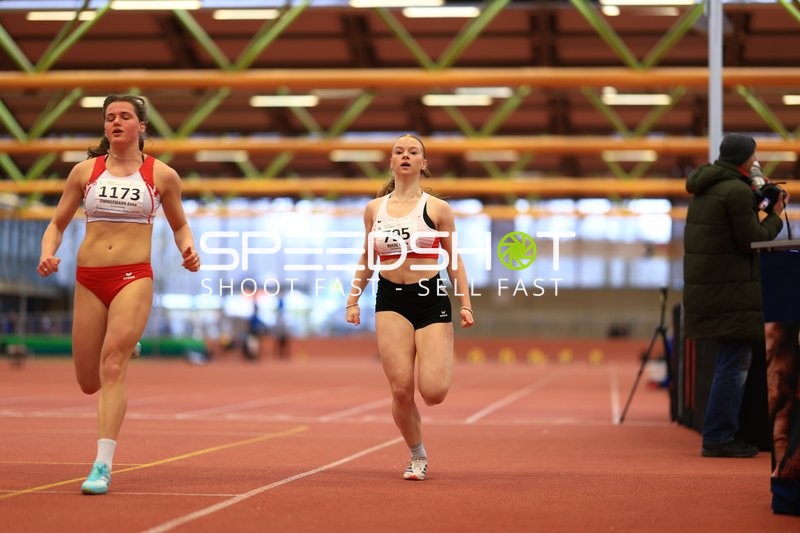 Athletinnen sprinten in Halle