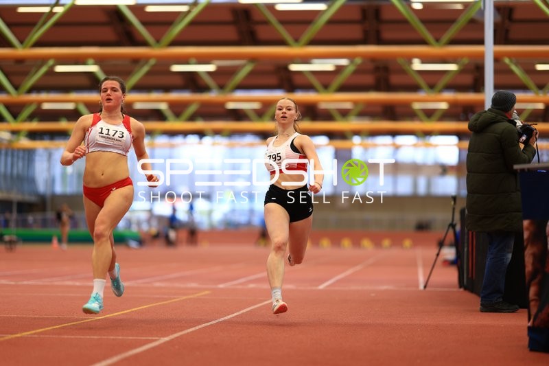Athletinnen sprinten in Halle