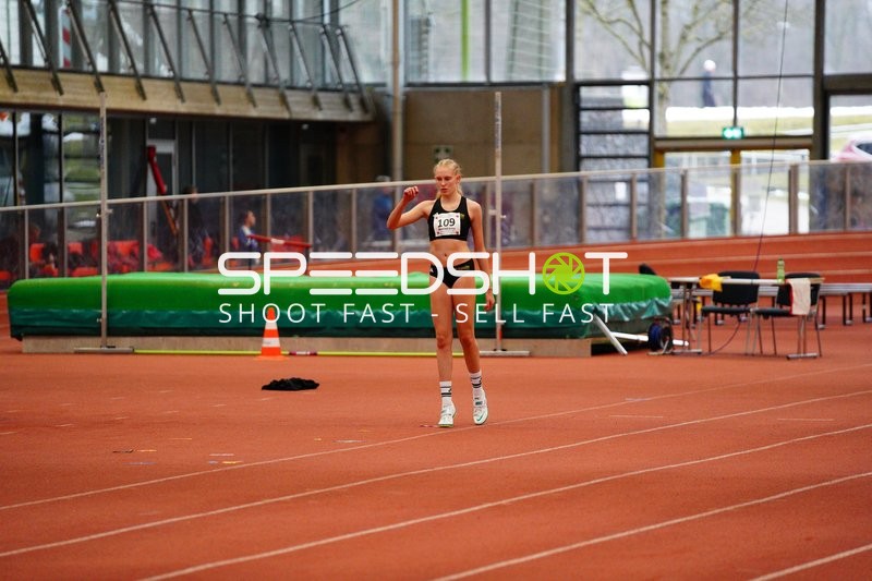 Athletin mit Startnummer 109 in Aktion