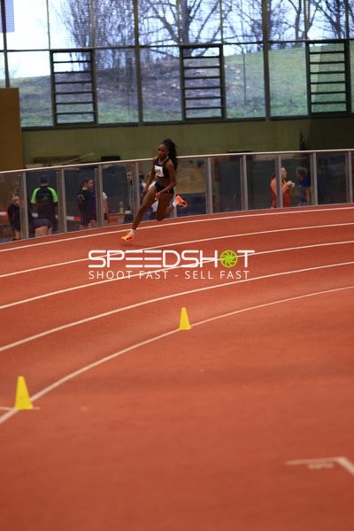 Athletin bei Startvorbereitung