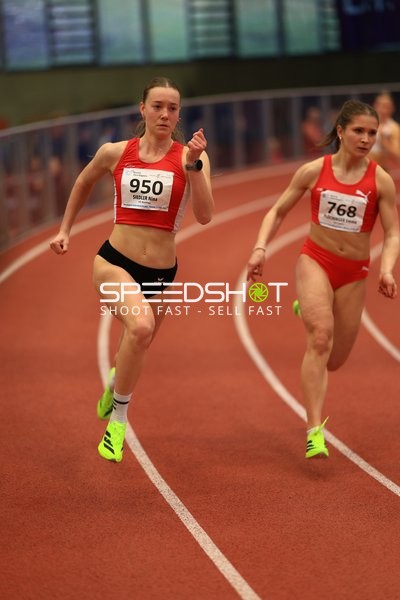 Läuferinnen mit Startnummern 950 und 768