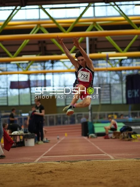 Startnummer 792 beim Weitsprung