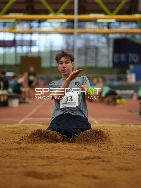 Startnummer 33 beim Weitsprung