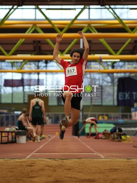 Weitsprung mit Startnummer 817