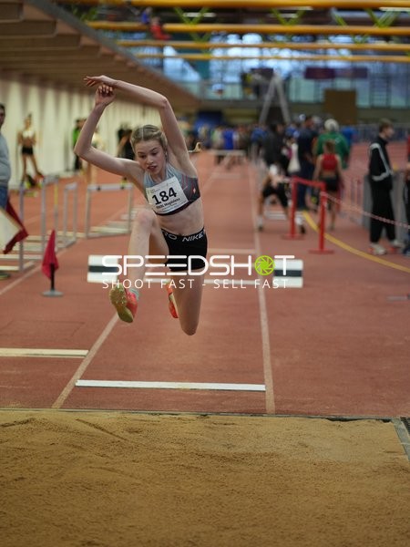 Athletin beim Weitsprung