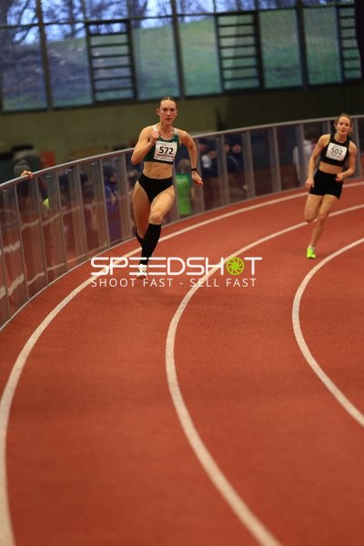 Athletinnen laufen Indoor in München