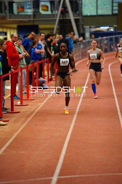 Startnummer 689 und 101 laufen