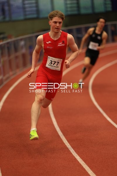 Athlet mit Startnummer 377 in Aktion