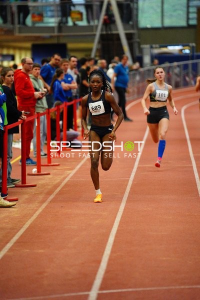 Athletinnen mit Startnummer 689 und 101