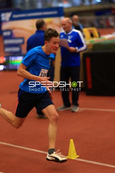 Athlet startet Sprint in Halle