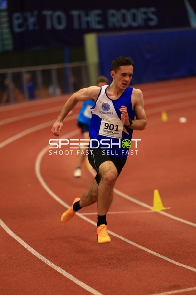 Athlet mit Startnummer 901 in Aktion