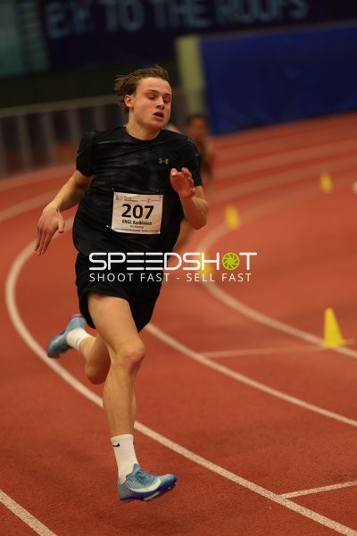 Athlet mit Nummer 207 in Aktion