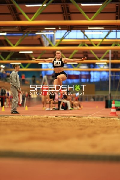 Athletin beim Weitsprung