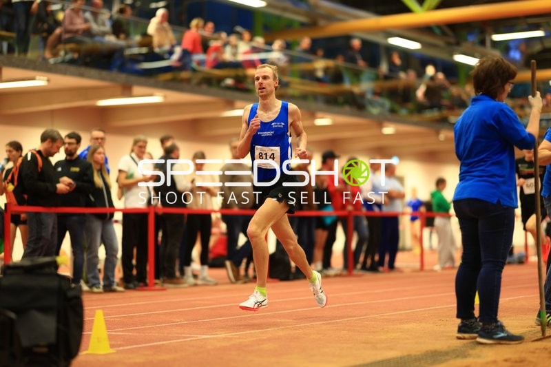 Läufer mit Startnummer 814 in Aktion