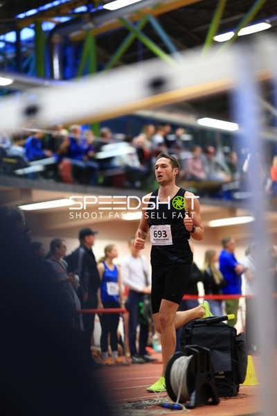 Athlet mit Startnummer 693 in Aktion