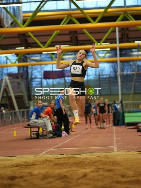 Athletin beim Weitsprung