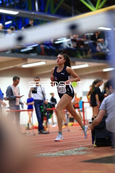 Athletin mit Startnummer 642 in Aktion