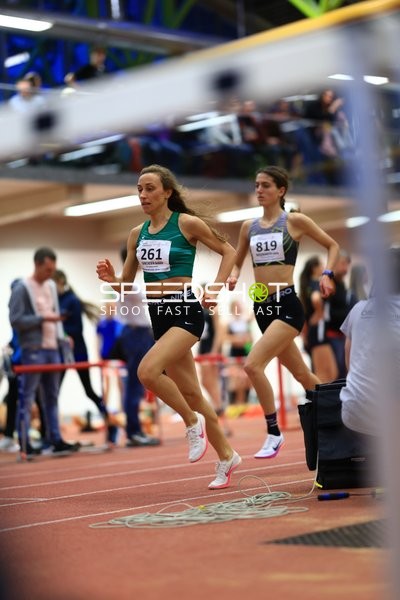 Läuferinnen mit Startnummern 261 und 819