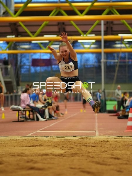 Weitsprung mit Startnummer 215