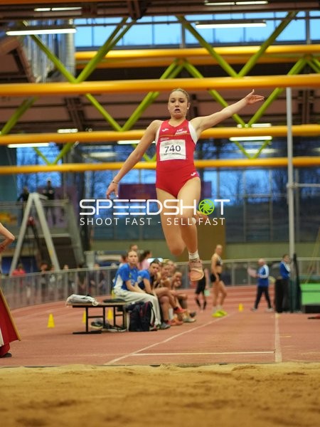 Startnummer 740 beim Weitsprung