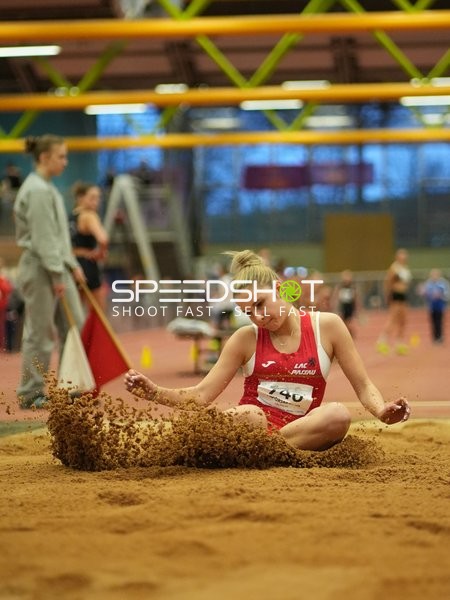 Startnummer 140 im Weitsprung