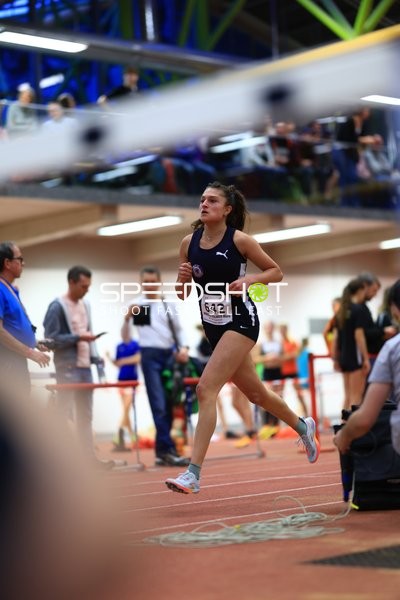 Athletin mit Startnummer 642 in Aktion