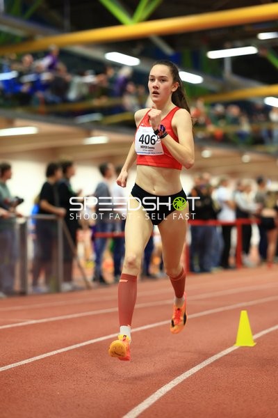 Athletin mit Startnummer 406 in Aktion