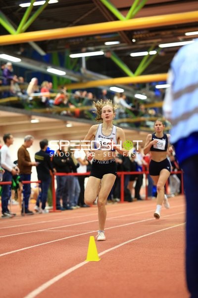 Athletin mit Startnummer 364 in Aktion