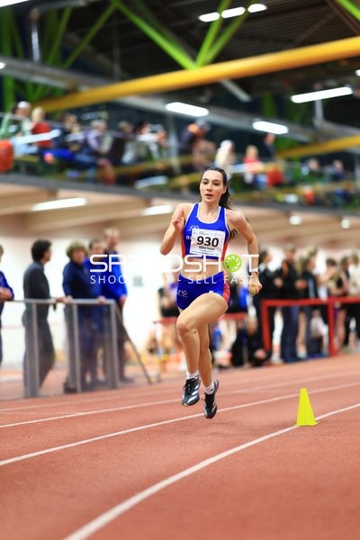 Athletin mit Startnummer 930 in Aktion