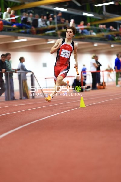 Athlet mit Staffelstab in Aktion