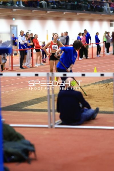 Athletin mit Startnummer 365 in Aktion