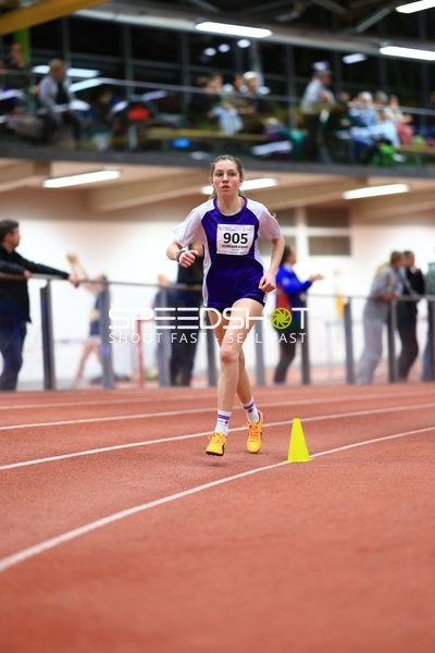 Athletin mit Startnummer 905 in Aktion