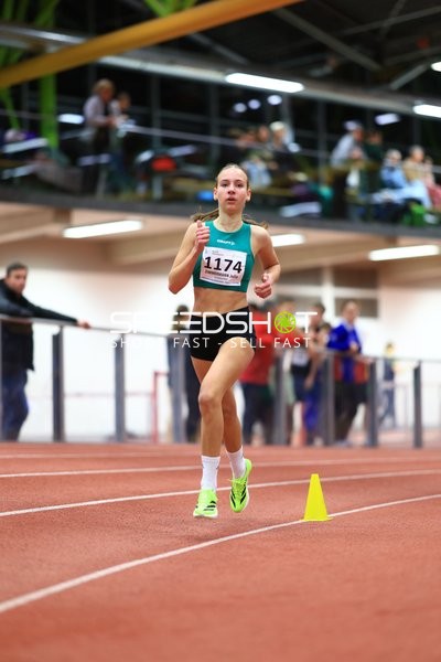 Athletin mit Startnummer 1174 in Aktion