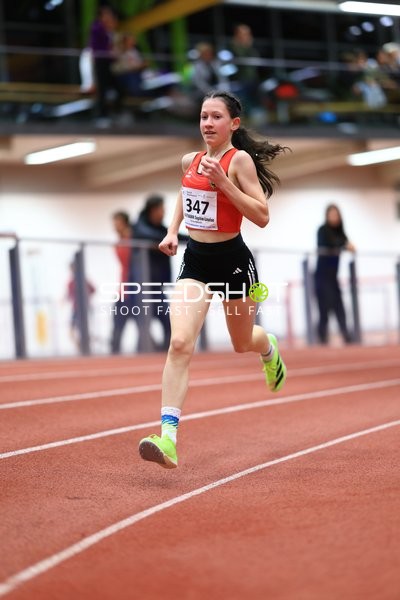 Athletin mit Startnummer 347 in Aktion